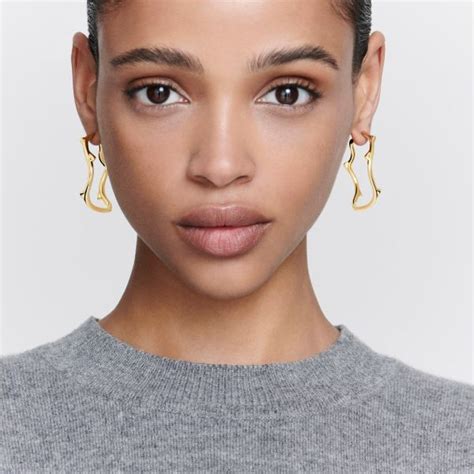 Dior Bois de Rose hoop earrings in yellow gold 